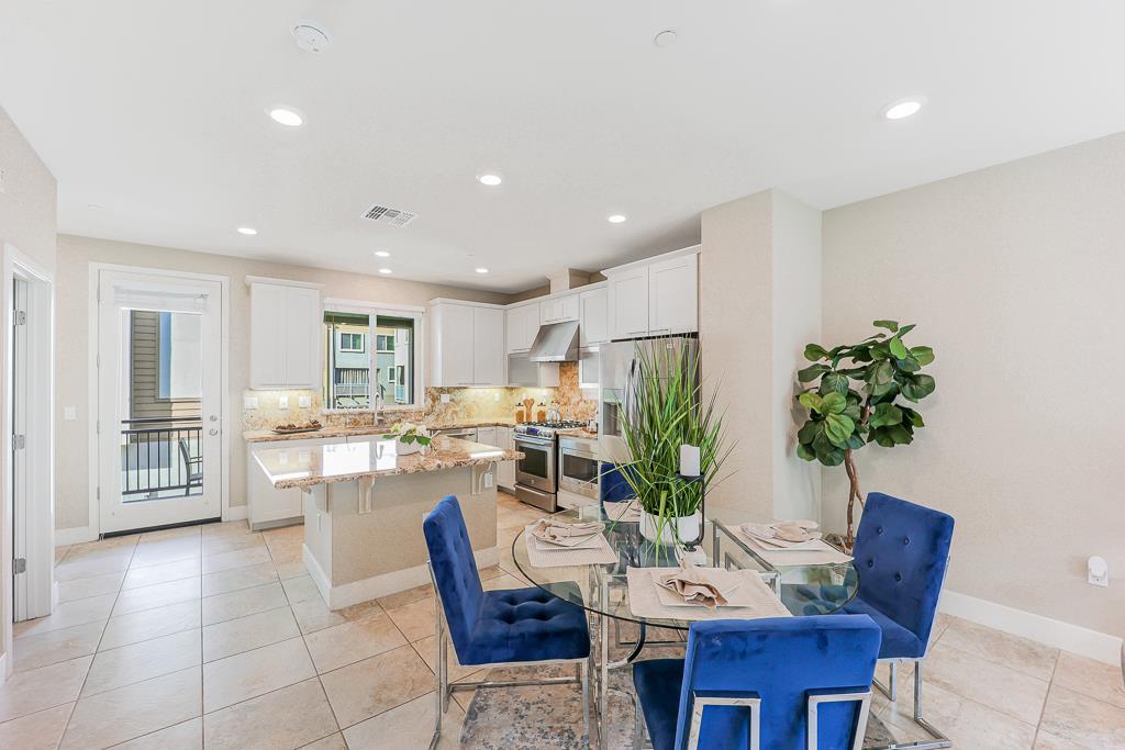 Detail Gallery Image 12 of 82 For 5956 Charlotte Dr, San Jose,  CA 95123 - 3 Beds | 3/1 Baths