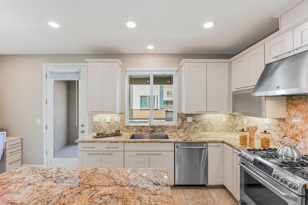 Detail Gallery Image 15 of 82 For 5956 Charlotte Dr, San Jose,  CA 95123 - 3 Beds | 3/1 Baths
