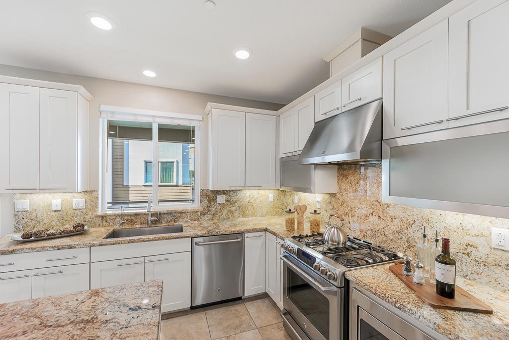 Detail Gallery Image 16 of 82 For 5956 Charlotte Dr, San Jose,  CA 95123 - 3 Beds | 3/1 Baths