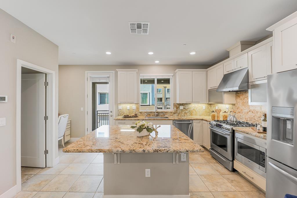 Detail Gallery Image 21 of 82 For 5956 Charlotte Dr, San Jose,  CA 95123 - 3 Beds | 3/1 Baths