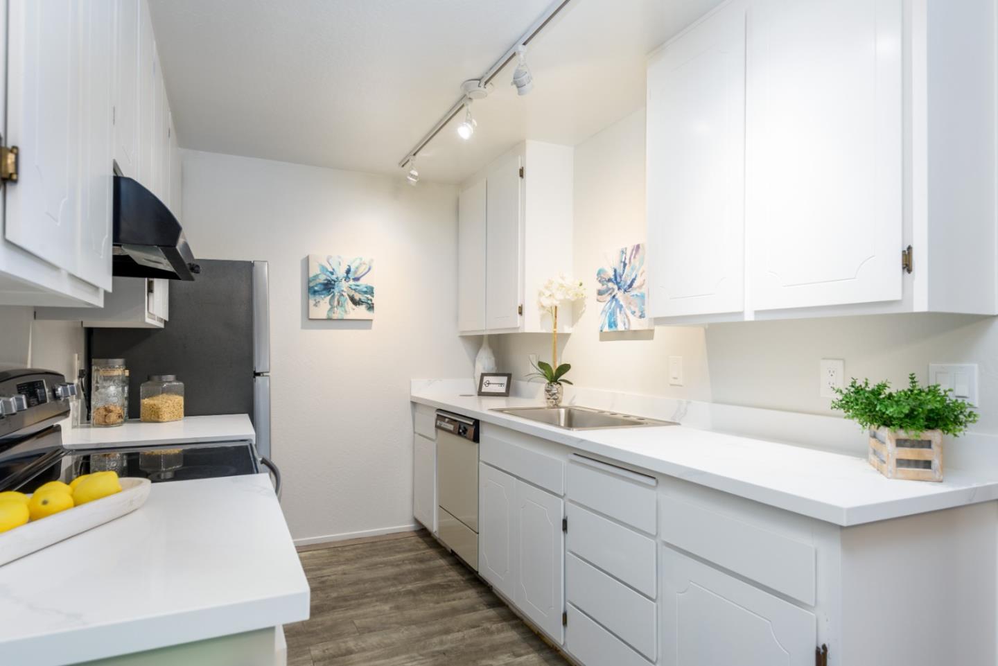 Detail Gallery Image 3 of 15 For 822 Marcie Cir, South San Francisco,  CA 94080 - 1 Beds | 1 Baths