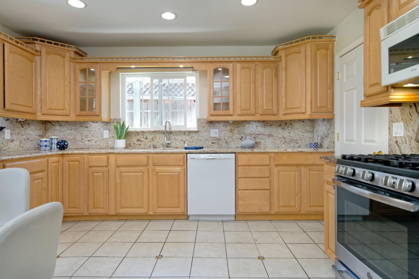 Detail Gallery Image 11 of 28 For 1432 Sprucewood Dr, San Jose,  CA 95118 - 3 Beds | 2 Baths