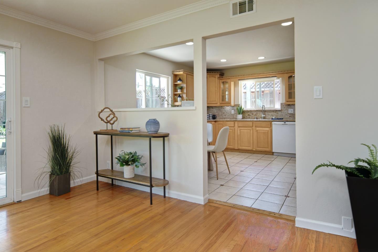 Detail Gallery Image 7 of 28 For 1432 Sprucewood Dr, San Jose,  CA 95118 - 3 Beds | 2 Baths
