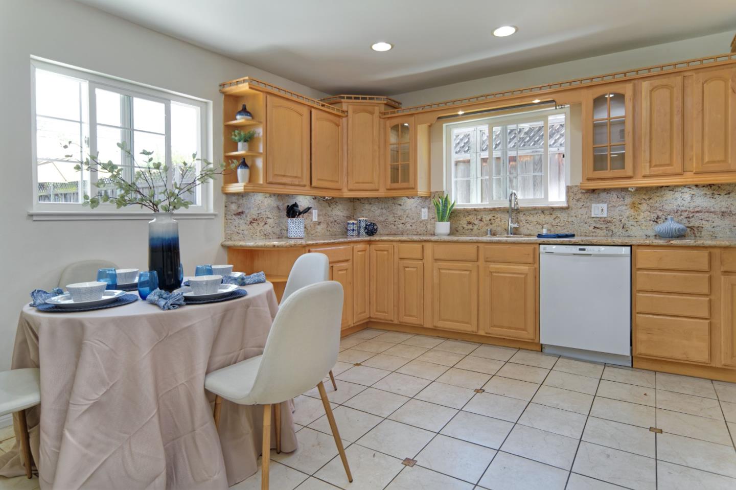 Detail Gallery Image 8 of 28 For 1432 Sprucewood Dr, San Jose,  CA 95118 - 3 Beds | 2 Baths