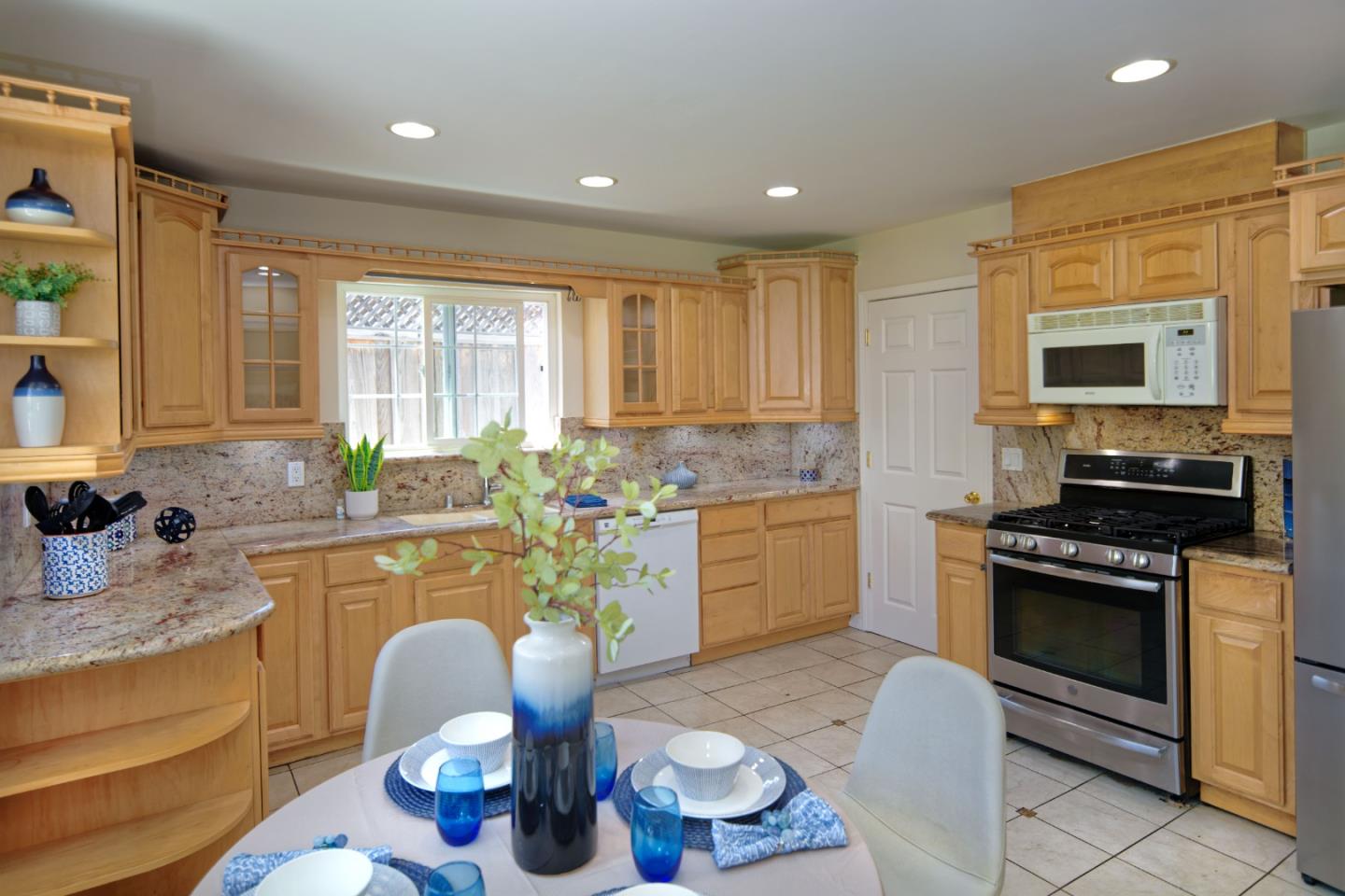 Detail Gallery Image 9 of 28 For 1432 Sprucewood Dr, San Jose,  CA 95118 - 3 Beds | 2 Baths