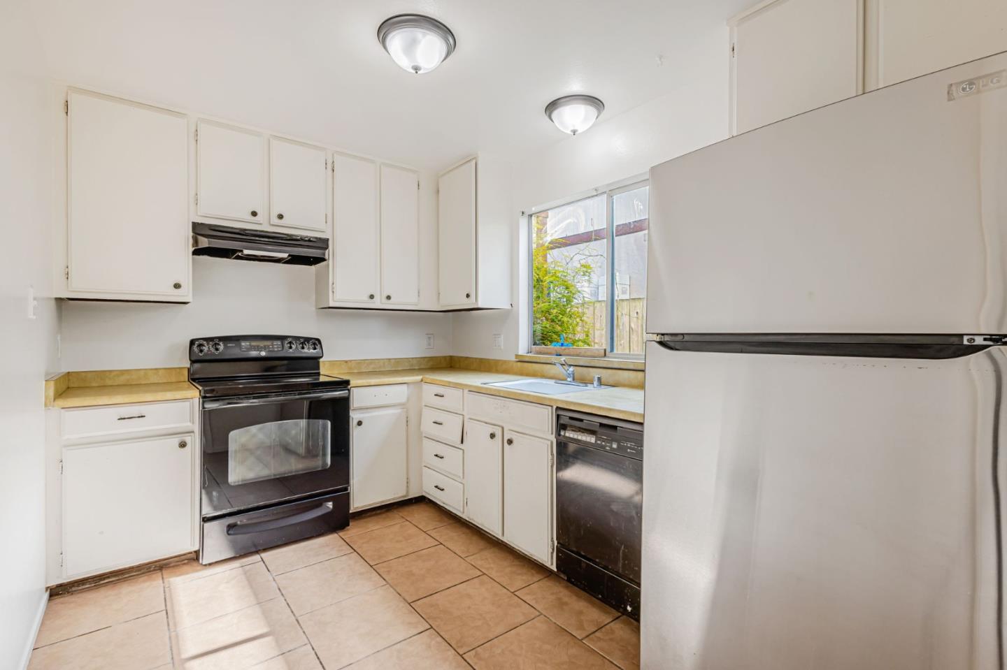 Detail Gallery Image 10 of 43 For 476 - 478 Oak Ave, Half Moon Bay,  CA 94019 - – Beds | – Baths