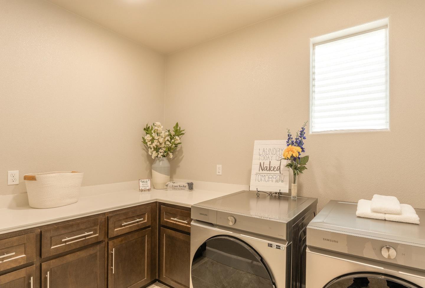 Detail Gallery Image 27 of 39 For 2757 Sea Glass Ave, Marina,  CA 93933 - 3 Beds | 2/1 Baths