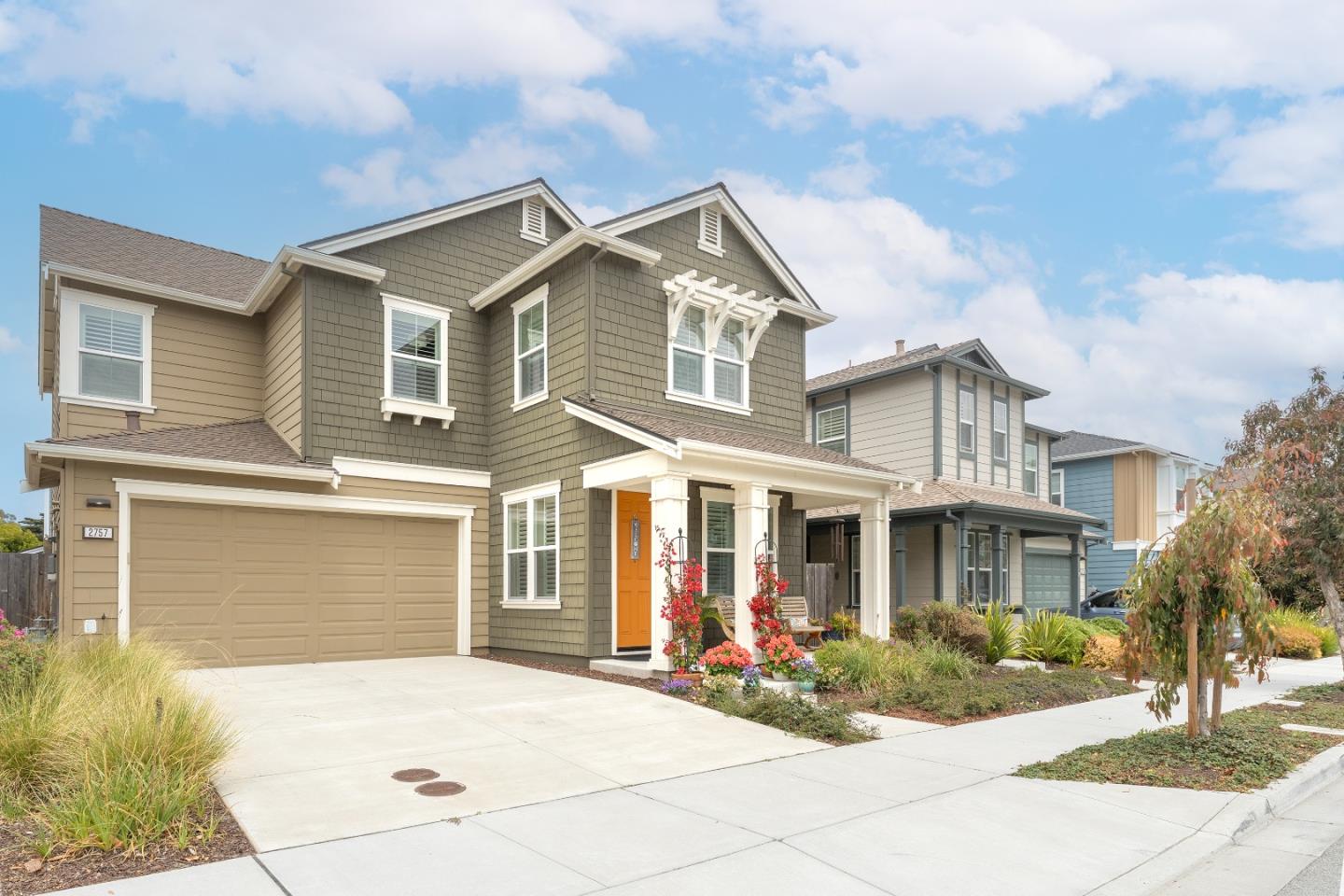 Detail Gallery Image 3 of 39 For 2757 Sea Glass Ave, Marina,  CA 93933 - 3 Beds | 2/1 Baths
