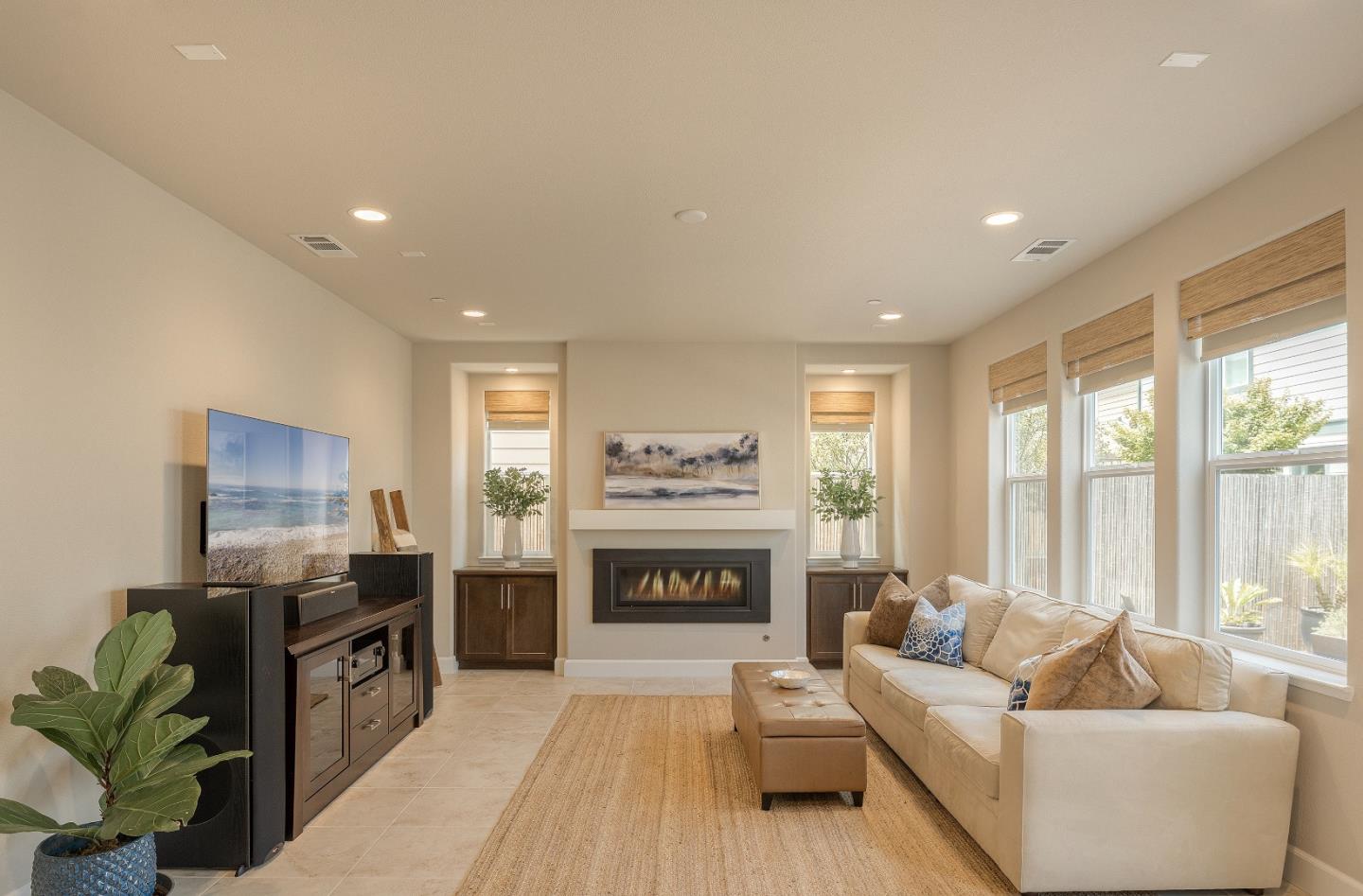 Detail Gallery Image 8 of 39 For 2757 Sea Glass Ave, Marina,  CA 93933 - 3 Beds | 2/1 Baths