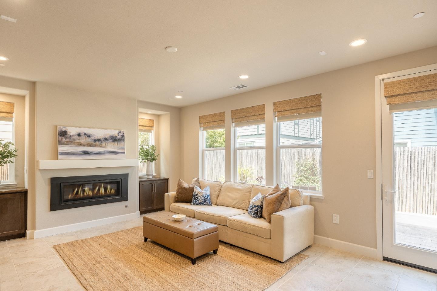 Detail Gallery Image 9 of 39 For 2757 Sea Glass Ave, Marina,  CA 93933 - 3 Beds | 2/1 Baths