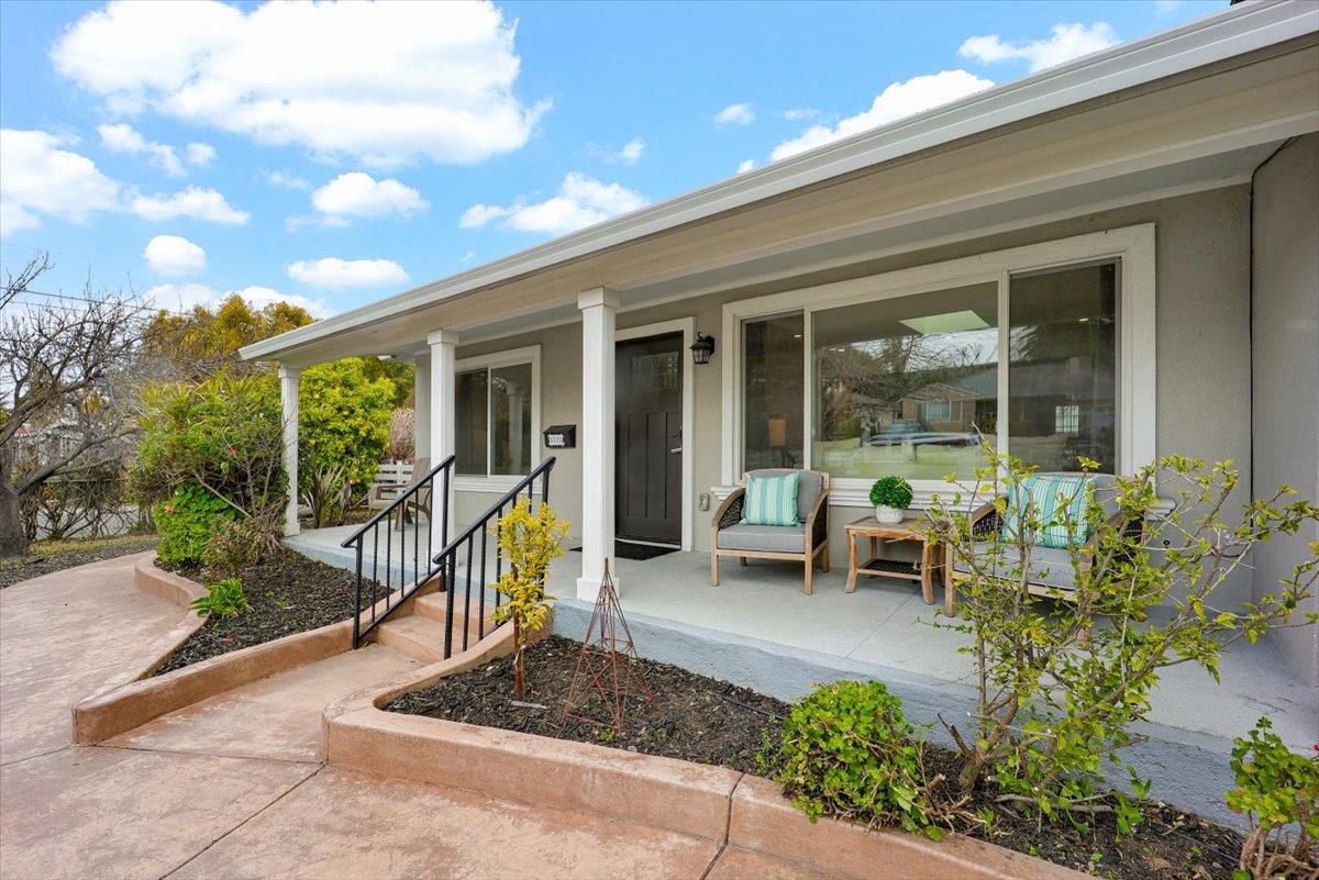 Detail Gallery Image 2 of 33 For 3335 Spring St, Redwood City,  CA 94063 - 6 Beds | 4 Baths