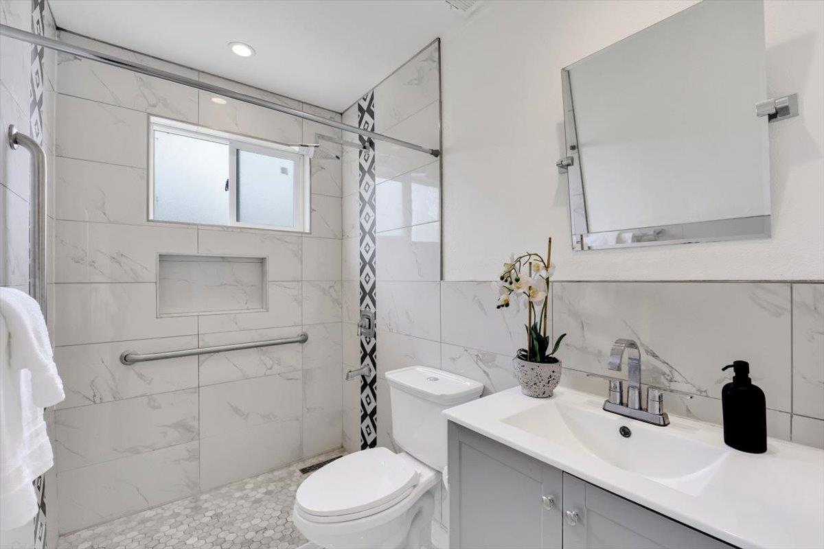 Detail Gallery Image 22 of 33 For 3335 Spring St, Redwood City,  CA 94063 - 6 Beds | 4 Baths