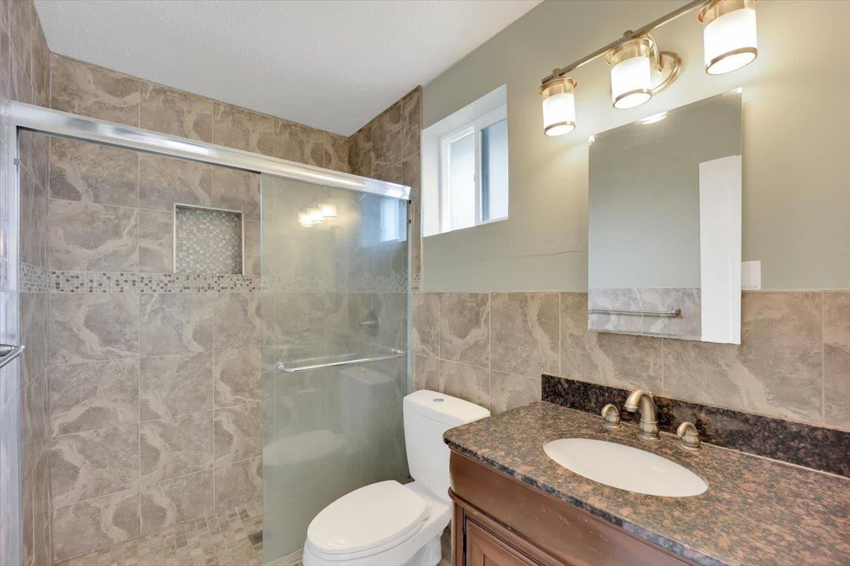 Detail Gallery Image 25 of 33 For 3335 Spring St, Redwood City,  CA 94063 - 6 Beds | 4 Baths