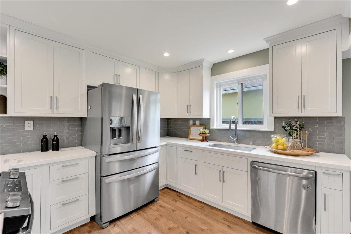 Detail Gallery Image 8 of 33 For 3335 Spring St, Redwood City,  CA 94063 - 6 Beds | 4 Baths