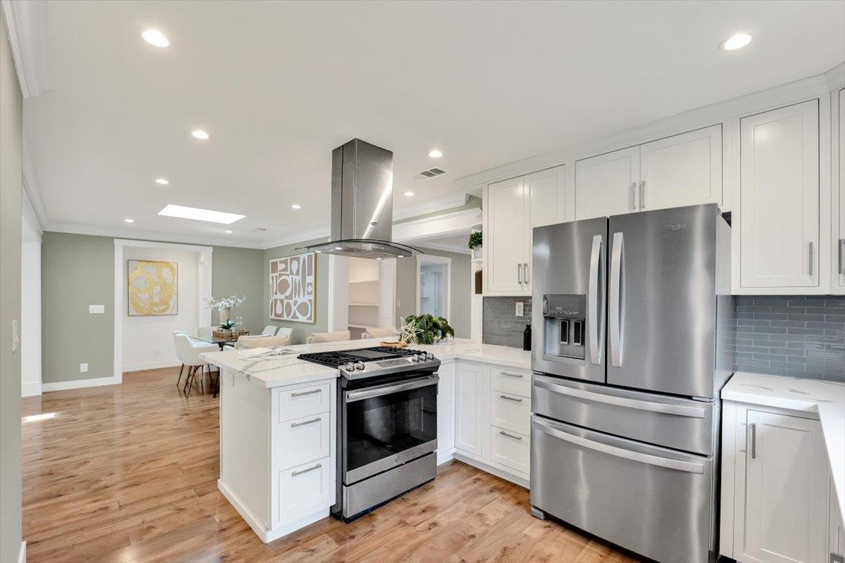 Detail Gallery Image 9 of 33 For 3335 Spring St, Redwood City,  CA 94063 - 6 Beds | 4 Baths