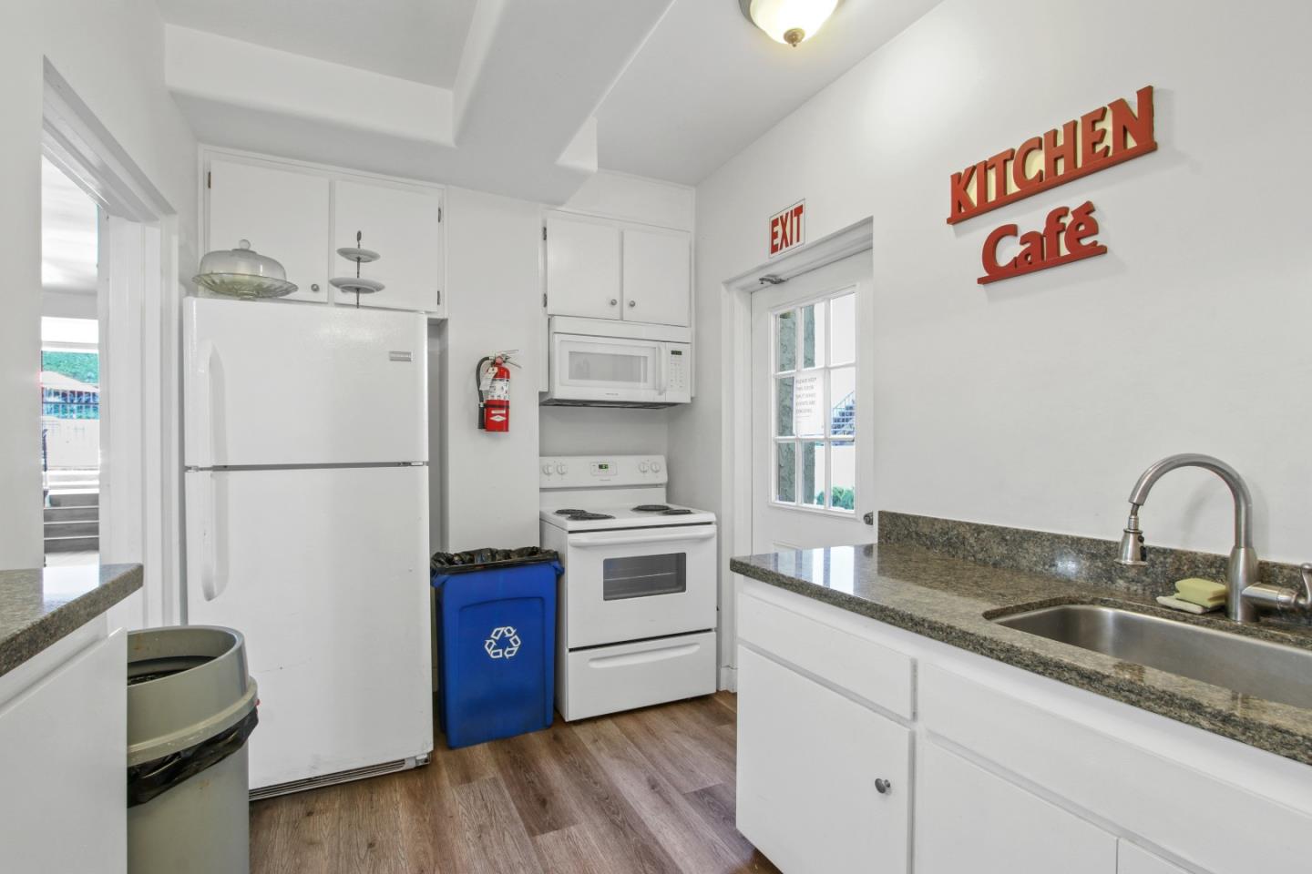 Detail Gallery Image 10 of 20 For 6275 Canterbury Dr #208,  Culver City,  CA 90230 - 1 Beds | 1 Baths