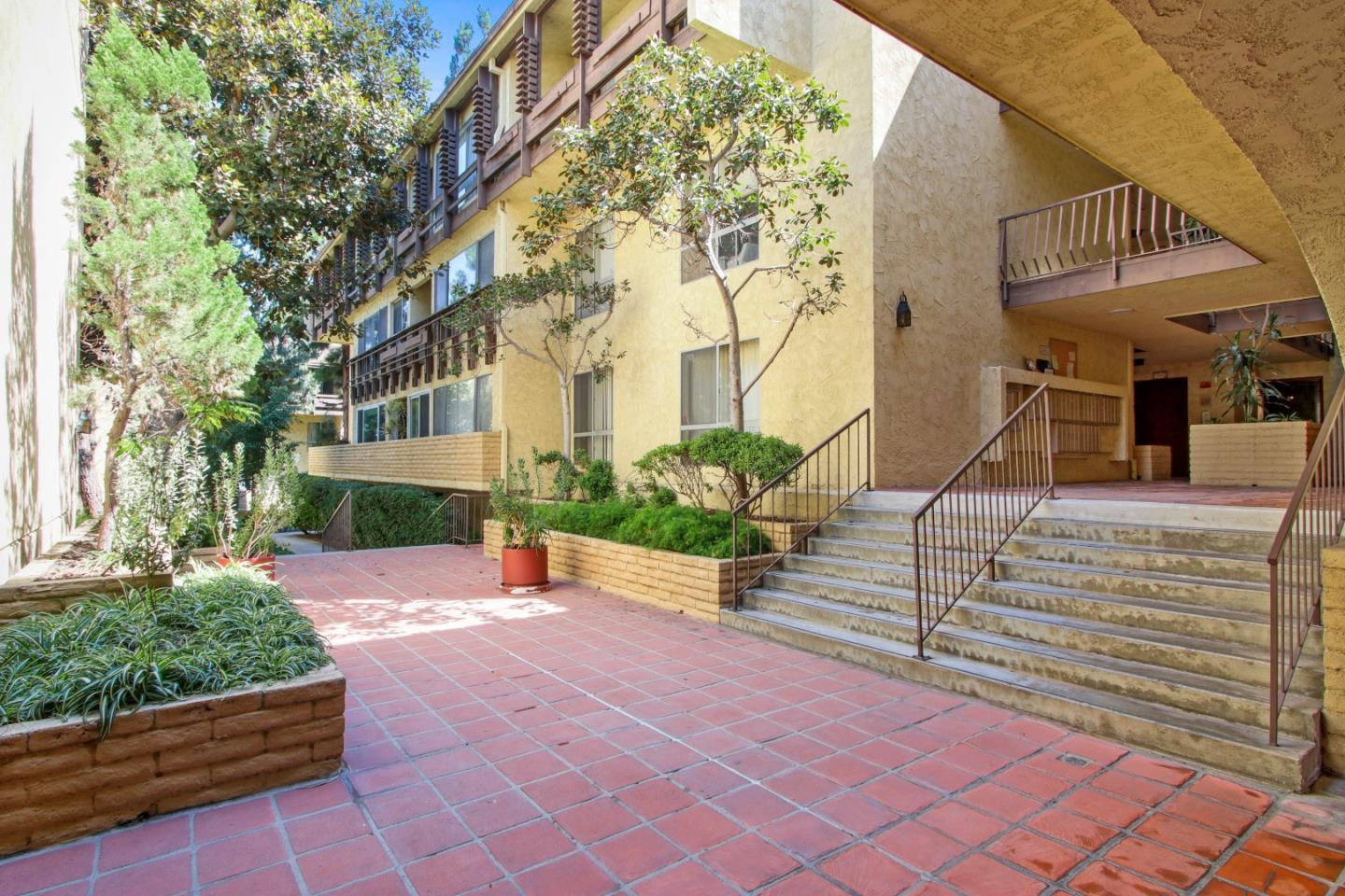 Detail Gallery Image 3 of 20 For 6275 Canterbury Dr #208,  Culver City,  CA 90230 - 1 Beds | 1 Baths