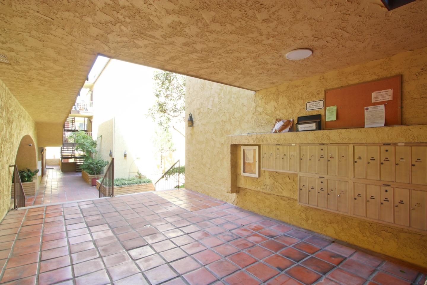 Detail Gallery Image 4 of 20 For 6275 Canterbury Dr #208,  Culver City,  CA 90230 - 1 Beds | 1 Baths