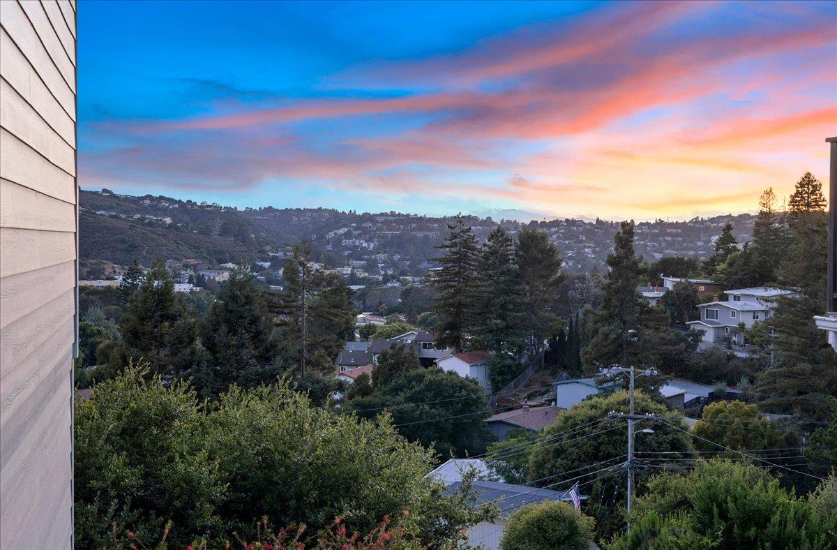 Detail Gallery Image 4 of 38 For 45 Shelford Ave, San Carlos,  CA 94070 - 3 Beds | 2/1 Baths