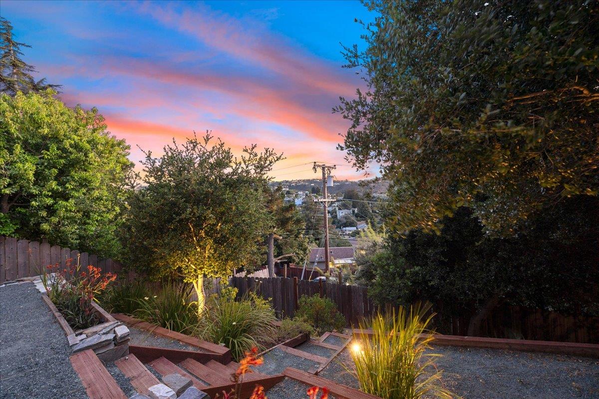 Detail Gallery Image 7 of 38 For 45 Shelford Ave, San Carlos,  CA 94070 - 3 Beds | 2/1 Baths