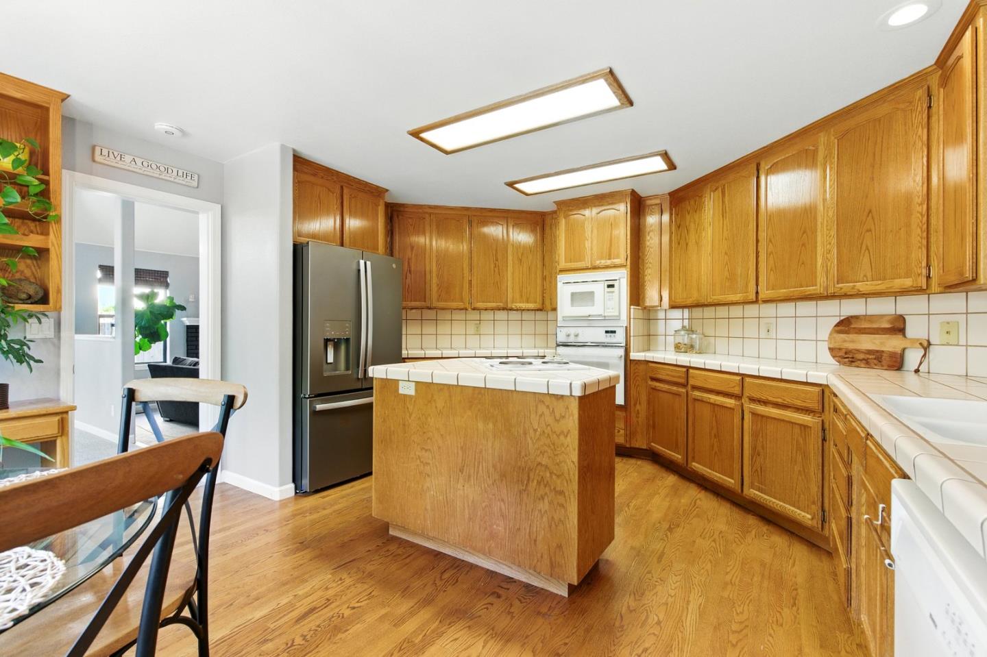 Detail Gallery Image 10 of 48 For 735 Georgetown Pl, Gilroy,  CA 95020 - 4 Beds | 3/1 Baths