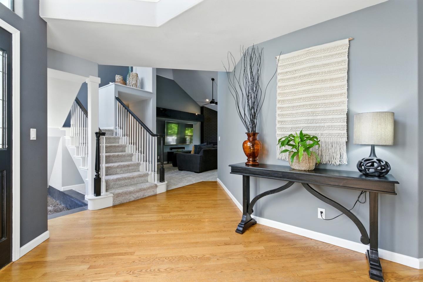 Detail Gallery Image 4 of 48 For 735 Georgetown Pl, Gilroy,  CA 95020 - 4 Beds | 3/1 Baths