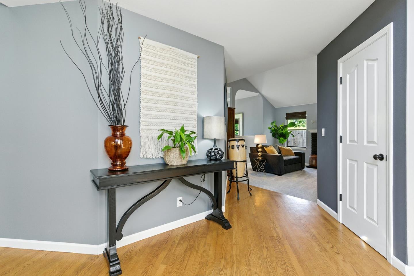 Detail Gallery Image 6 of 48 For 735 Georgetown Pl, Gilroy,  CA 95020 - 4 Beds | 3/1 Baths
