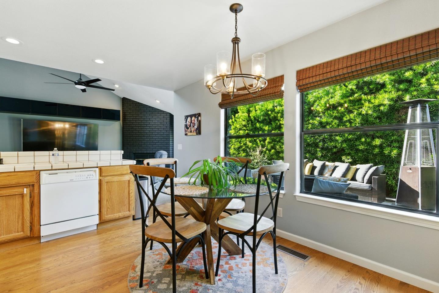 Detail Gallery Image 7 of 48 For 735 Georgetown Pl, Gilroy,  CA 95020 - 4 Beds | 3/1 Baths