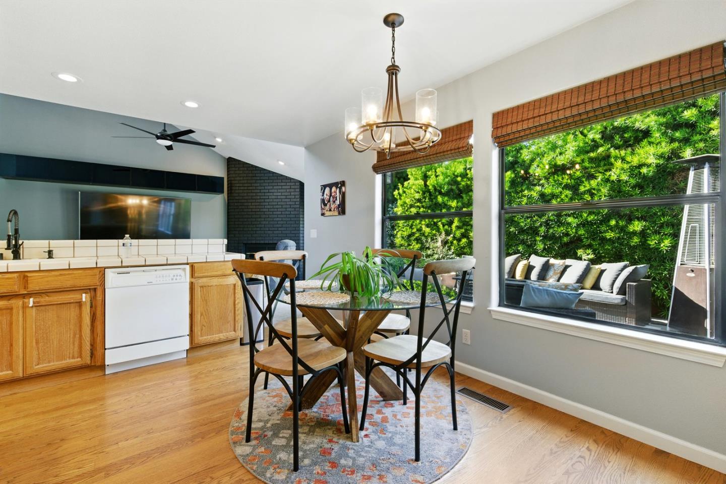 Detail Gallery Image 8 of 48 For 735 Georgetown Pl, Gilroy,  CA 95020 - 4 Beds | 3/1 Baths