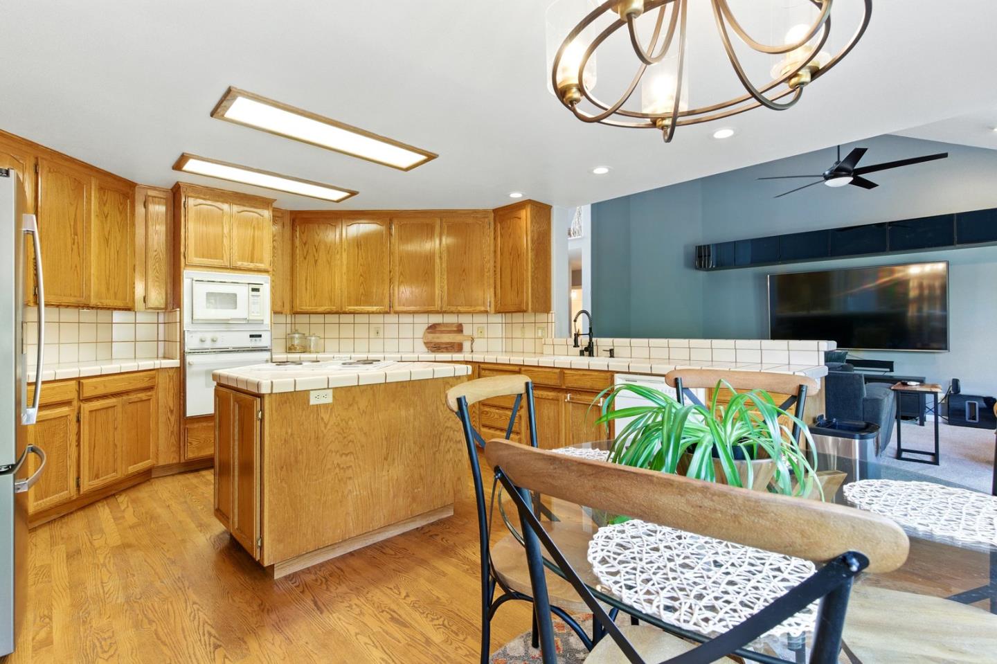 Detail Gallery Image 9 of 48 For 735 Georgetown Pl, Gilroy,  CA 95020 - 4 Beds | 3/1 Baths