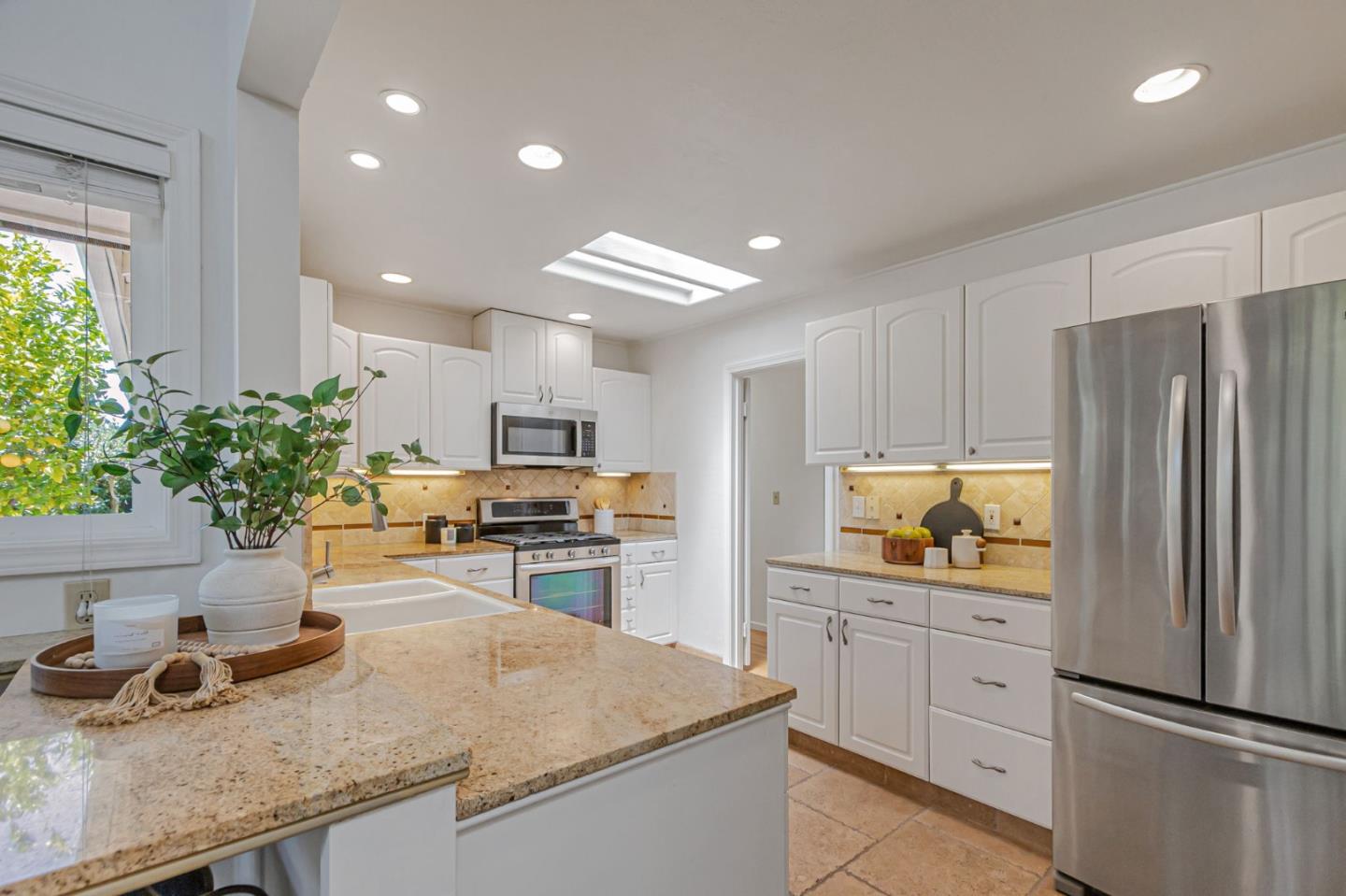 Detail Gallery Image 12 of 91 For 14805 Acton Dr, San Jose,  CA 95124 - 4 Beds | 2 Baths