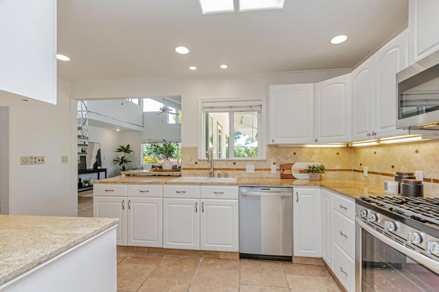Detail Gallery Image 14 of 91 For 14805 Acton Dr, San Jose,  CA 95124 - 4 Beds | 2 Baths