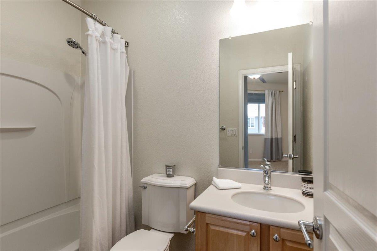 Detail Gallery Image 14 of 16 For 920 Alta Mar Ter, San Jose,  CA 95126 - 3 Beds | 3/1 Baths