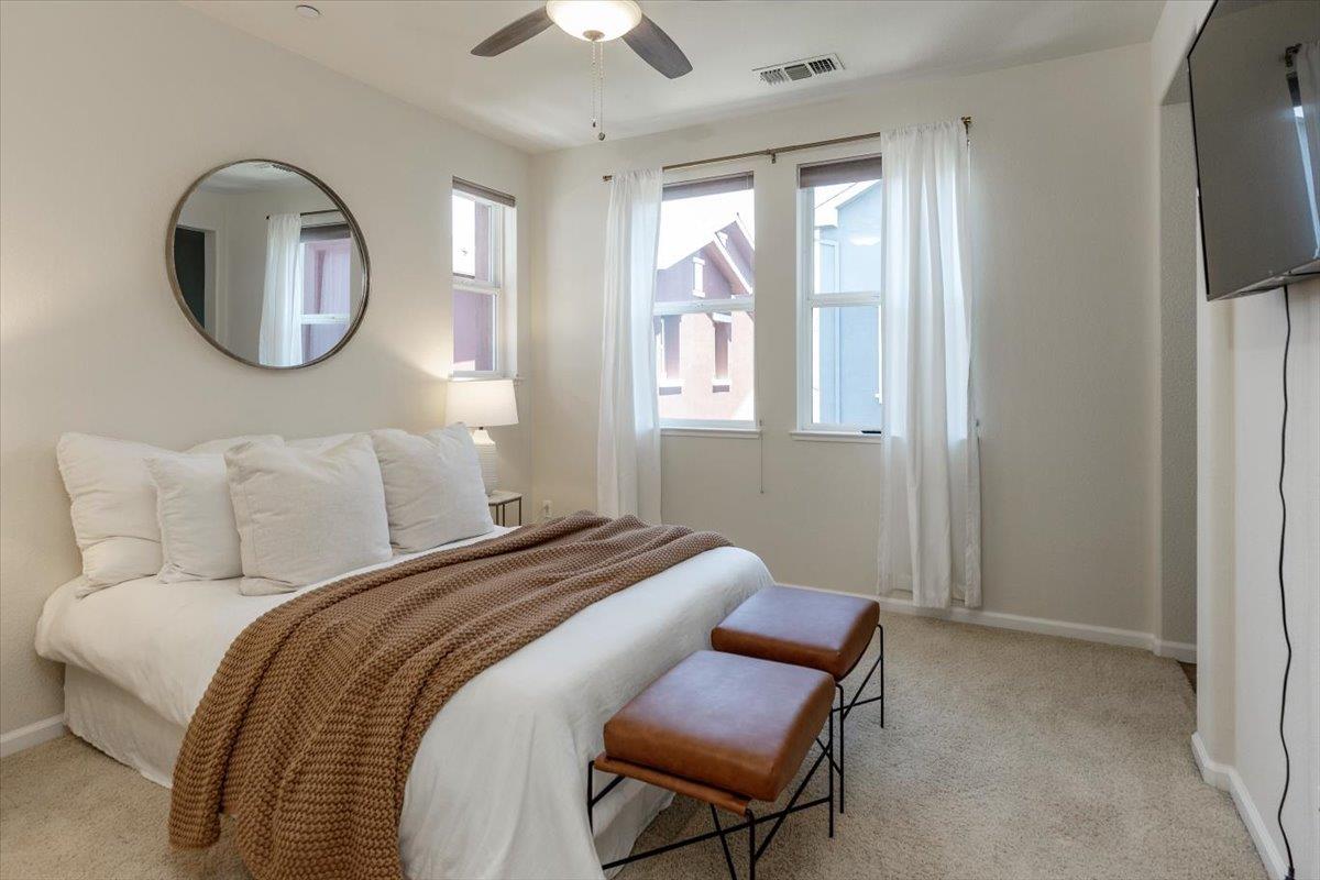 Detail Gallery Image 15 of 16 For 920 Alta Mar Ter, San Jose,  CA 95126 - 3 Beds | 3/1 Baths