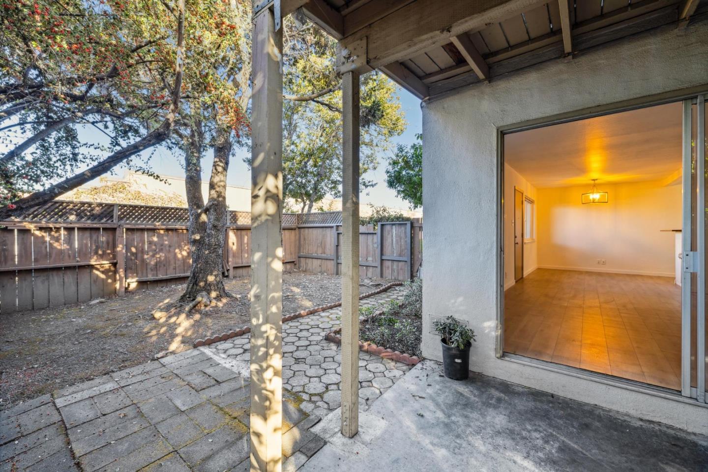 Detail Gallery Image 15 of 20 For 900 Toyon Dr, Burlingame,  CA 94010 - – Beds | – Baths