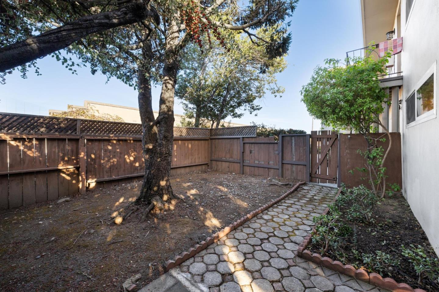 Detail Gallery Image 16 of 20 For 900 Toyon Dr, Burlingame,  CA 94010 - – Beds | – Baths