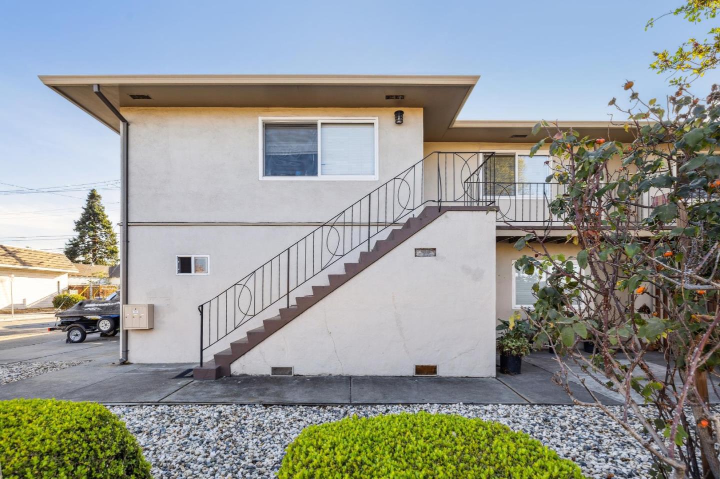 Detail Gallery Image 2 of 20 For 900 Toyon Dr, Burlingame,  CA 94010 - – Beds | – Baths