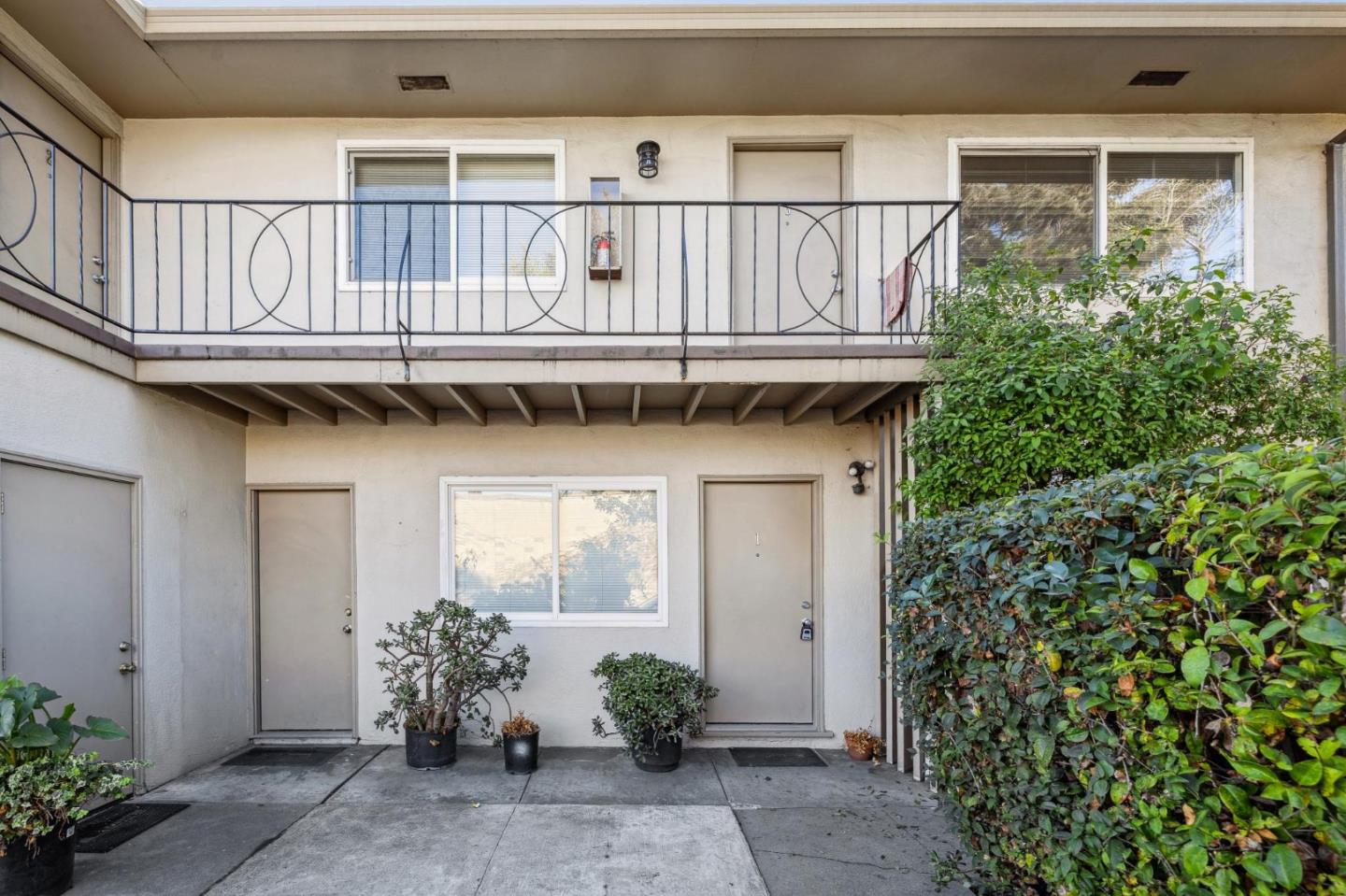 Detail Gallery Image 4 of 20 For 900 Toyon Dr, Burlingame,  CA 94010 - – Beds | – Baths