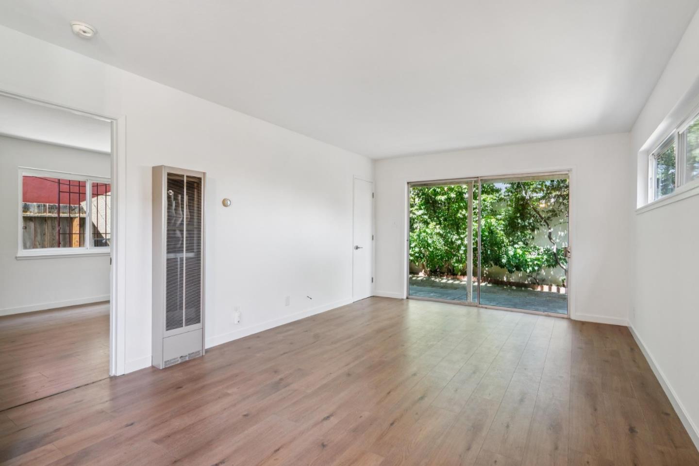Detail Gallery Image 6 of 20 For 900 Toyon Dr, Burlingame,  CA 94010 - – Beds | – Baths