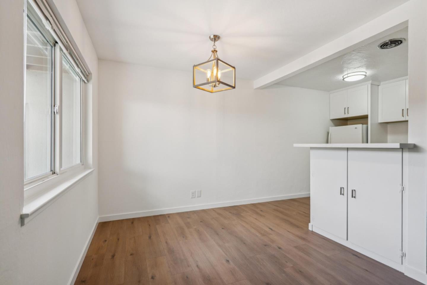 Detail Gallery Image 8 of 20 For 900 Toyon Dr, Burlingame,  CA 94010 - – Beds | – Baths