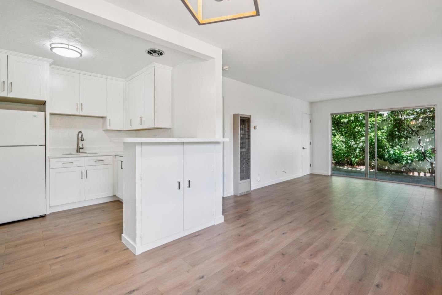 Detail Gallery Image 9 of 20 For 900 Toyon Dr, Burlingame,  CA 94010 - – Beds | – Baths