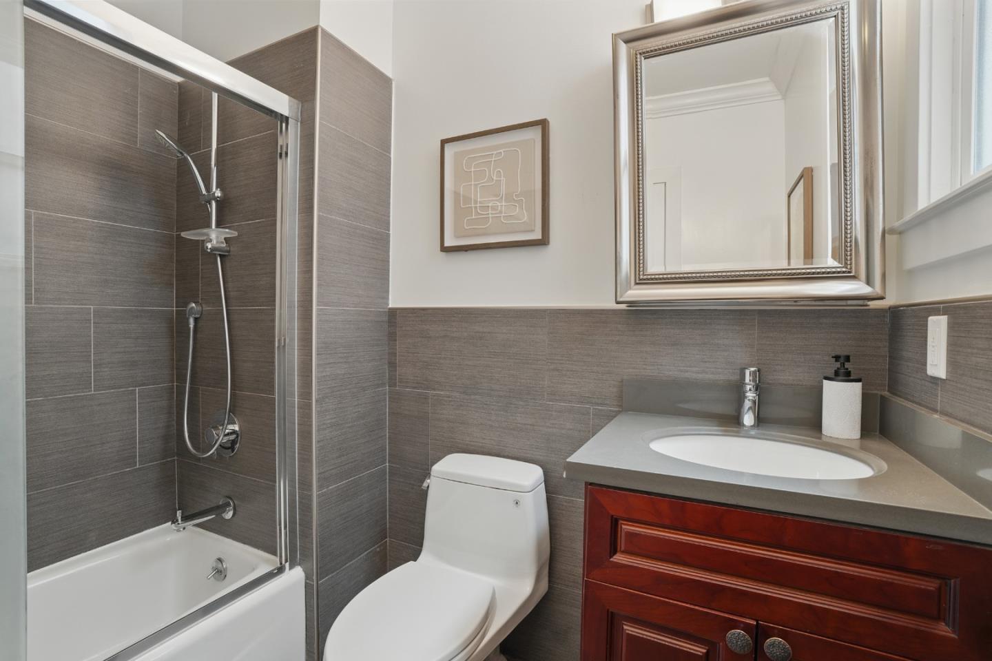 Detail Gallery Image 12 of 51 For 212 Sweeny St, San Francisco,  CA 94134 - 4 Beds | 3 Baths