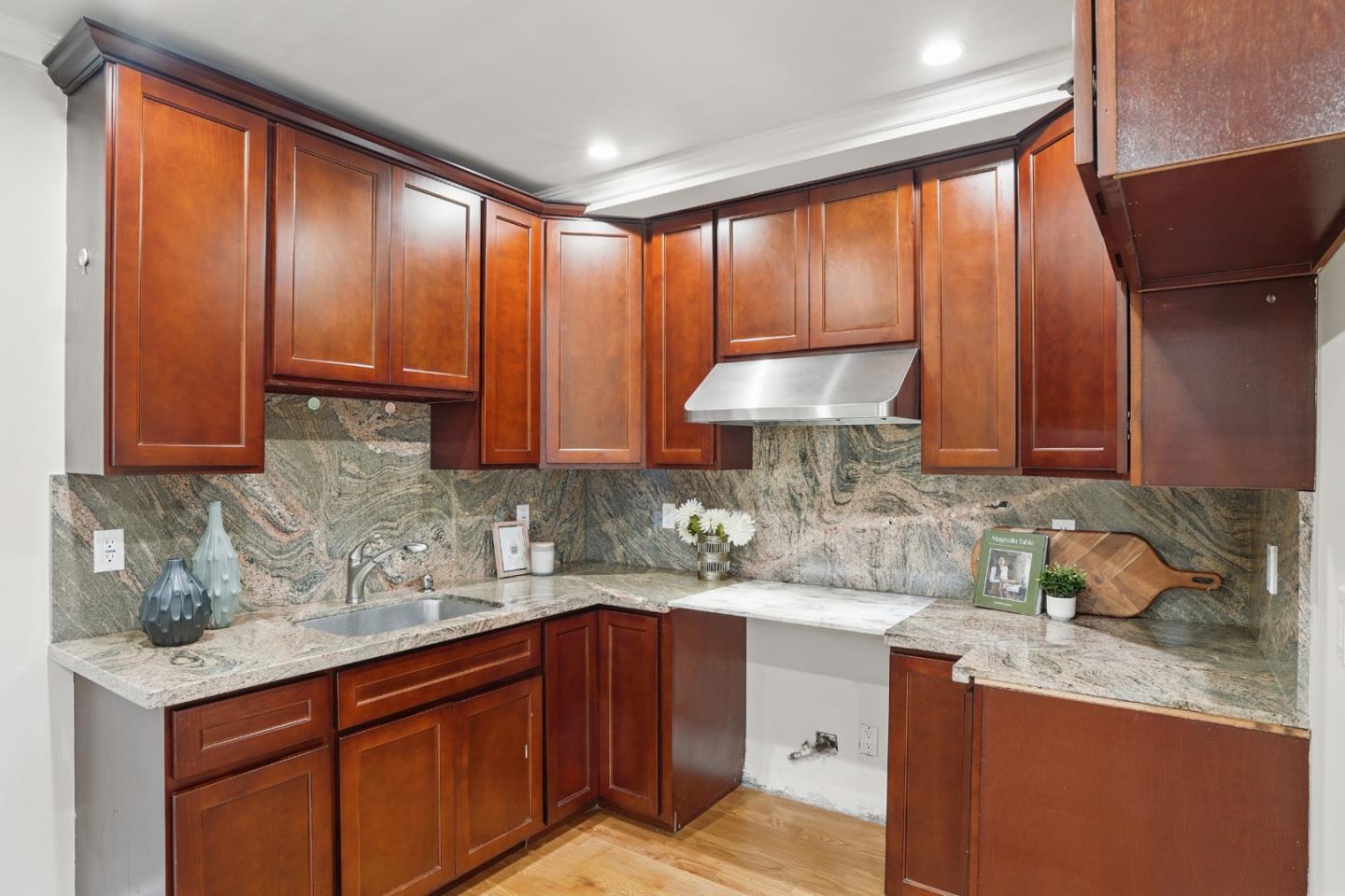 Detail Gallery Image 31 of 51 For 212 Sweeny St, San Francisco,  CA 94134 - 4 Beds | 3 Baths