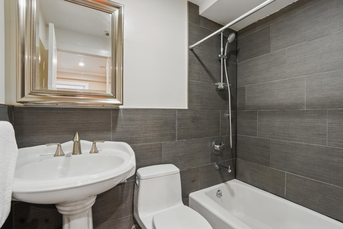 Detail Gallery Image 35 of 51 For 212 Sweeny St, San Francisco,  CA 94134 - 4 Beds | 3 Baths