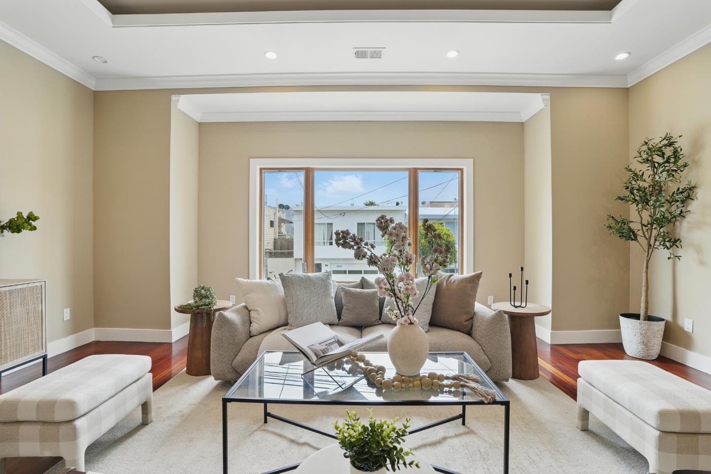 Detail Gallery Image 4 of 51 For 212 Sweeny St, San Francisco,  CA 94134 - 4 Beds | 3 Baths