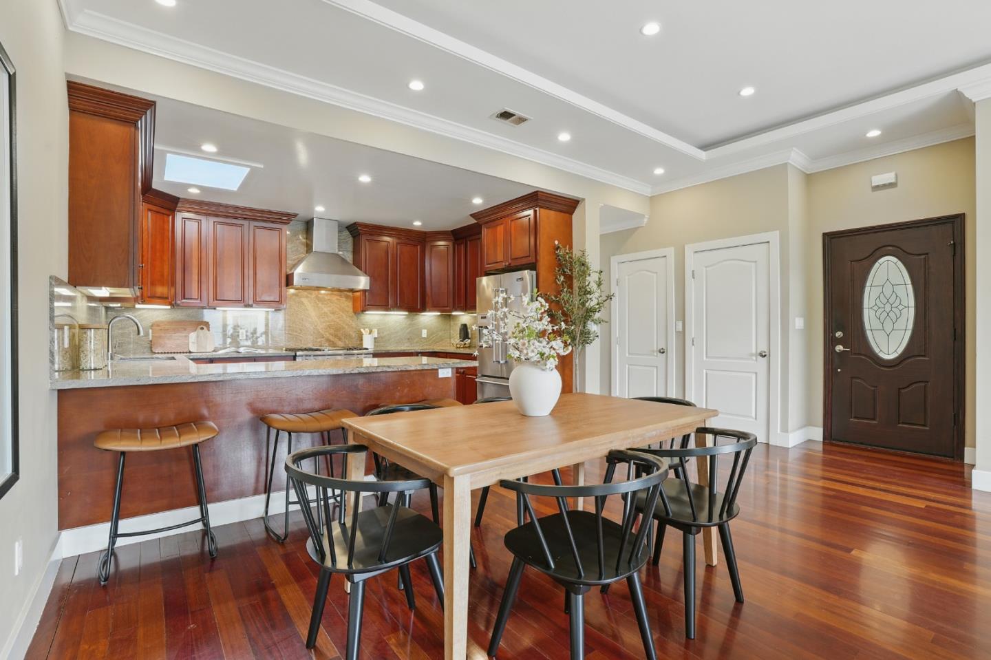 Detail Gallery Image 6 of 51 For 212 Sweeny St, San Francisco,  CA 94134 - 4 Beds | 3 Baths