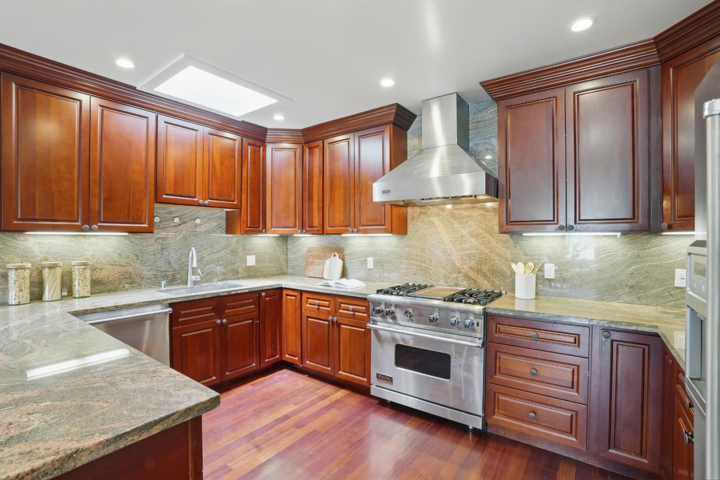 Detail Gallery Image 8 of 51 For 212 Sweeny St, San Francisco,  CA 94134 - 4 Beds | 3 Baths