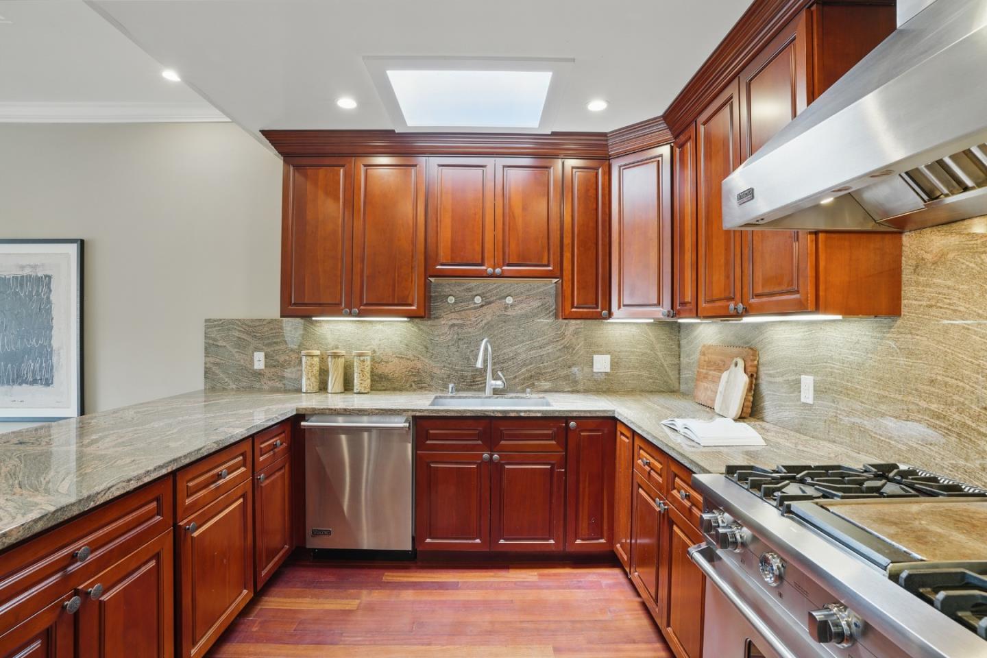 Detail Gallery Image 9 of 51 For 212 Sweeny St, San Francisco,  CA 94134 - 4 Beds | 3 Baths