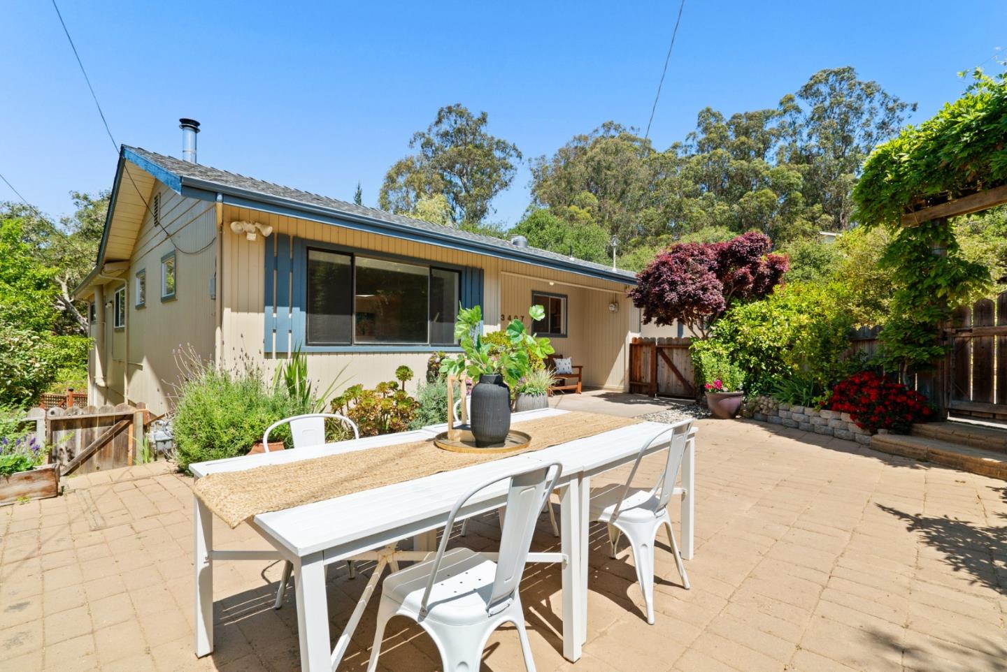 Detail Gallery Image 4 of 53 For 3407 Maplethorpe Ln, Soquel,  CA 95073 - 3 Beds | 2 Baths