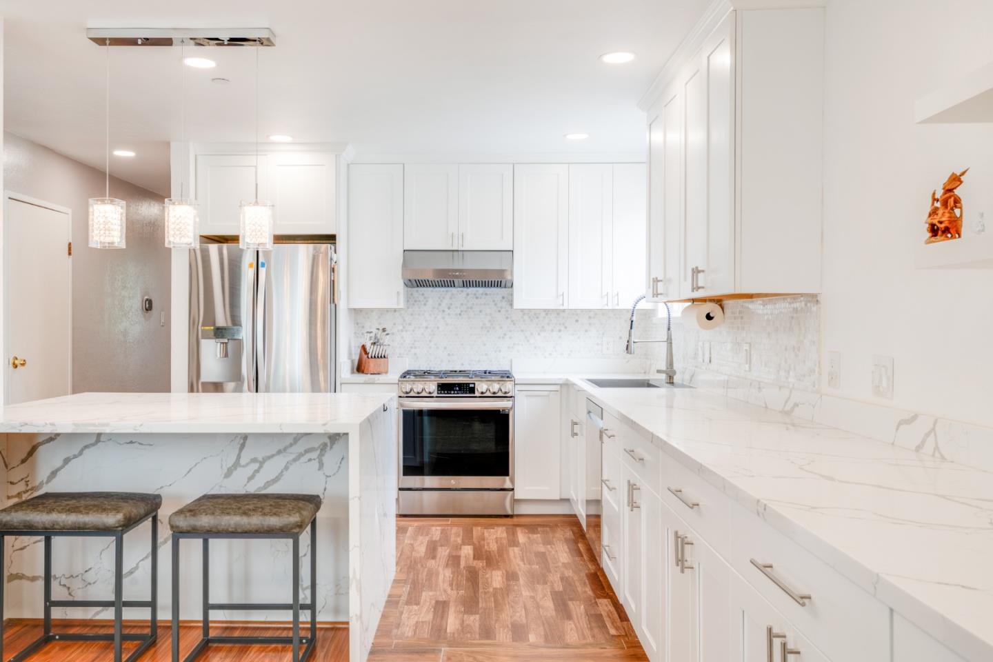 Detail Gallery Image 2 of 30 For 650 Higate Dr, Daly City,  CA 94015 - 5 Beds | 5 Baths